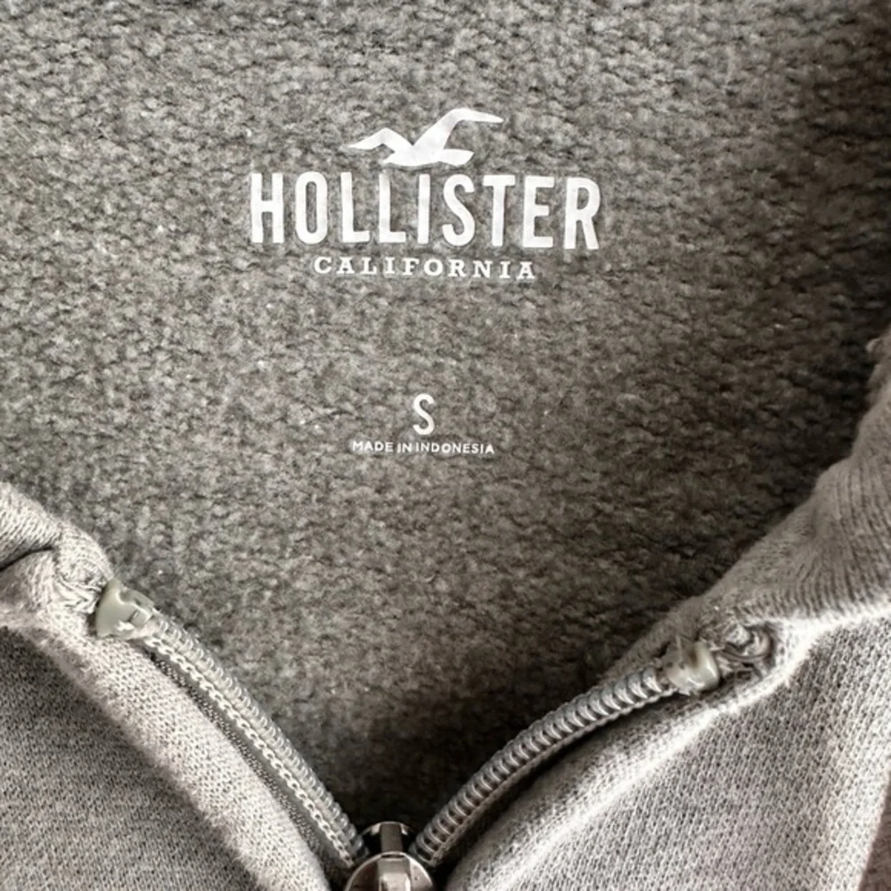 Hollister Cropped Micro Fleece Hoodie - Picture 2 of 12